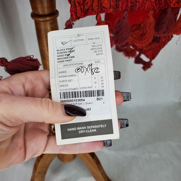 Aarong Hand Embroidered Silk Large Lined Scarf Shawl NWT Art to Wear - Picture 6 of 9